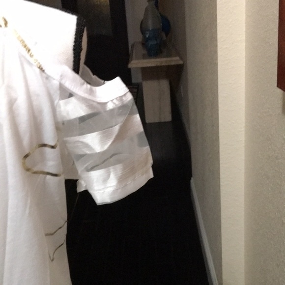 ☄️Any 2 for $10 ☄️
B7 NWT Geometric Casual V-Neckline Short Sleeve Blouse. B7 - Picture 10 of 12